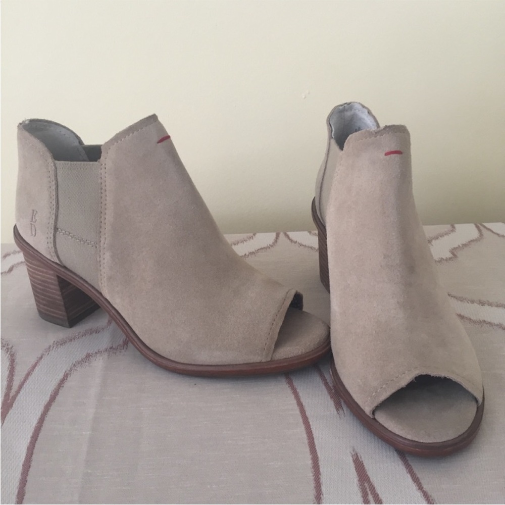 Ellen Degeneres Samora Leather Peep Tie Booties 6.5